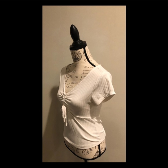 White bow knot vneck top - Picture 2 of 9